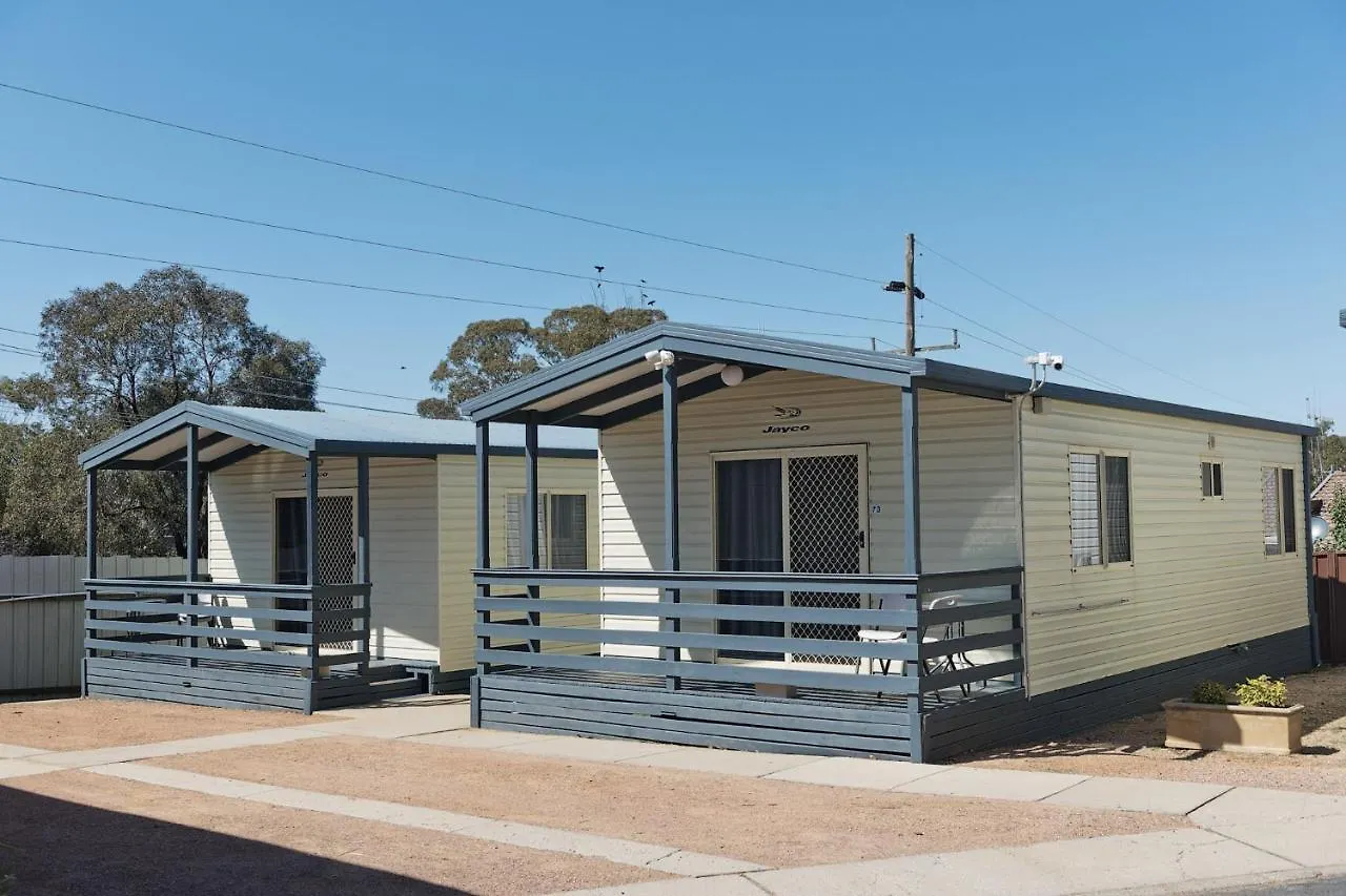 Hotel Crestview Tourist Park Queanbeyan Australia